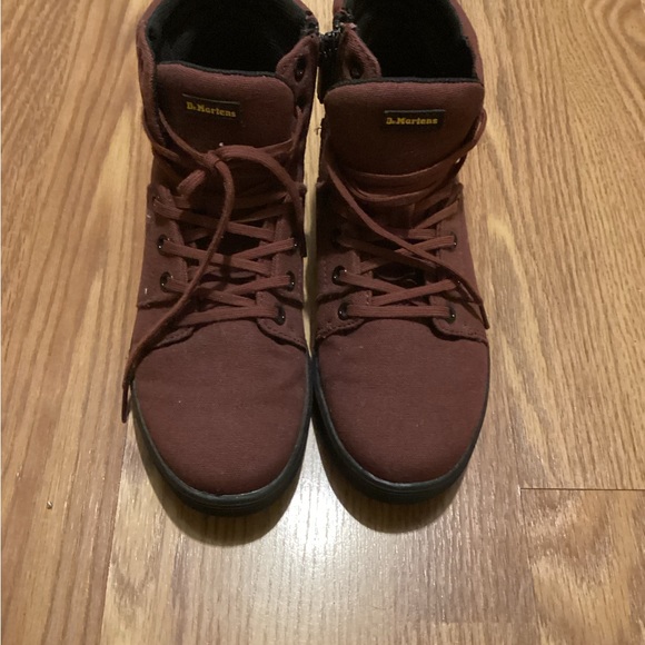 Women’s shoes high top size 7 brand Airwair wine color pre owned good condition - Picture 2 of 9